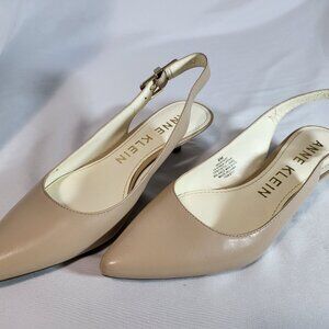Anne Klein Sling Back Leather Nude Pointy Toe Kitten Heels Women's Size 6M